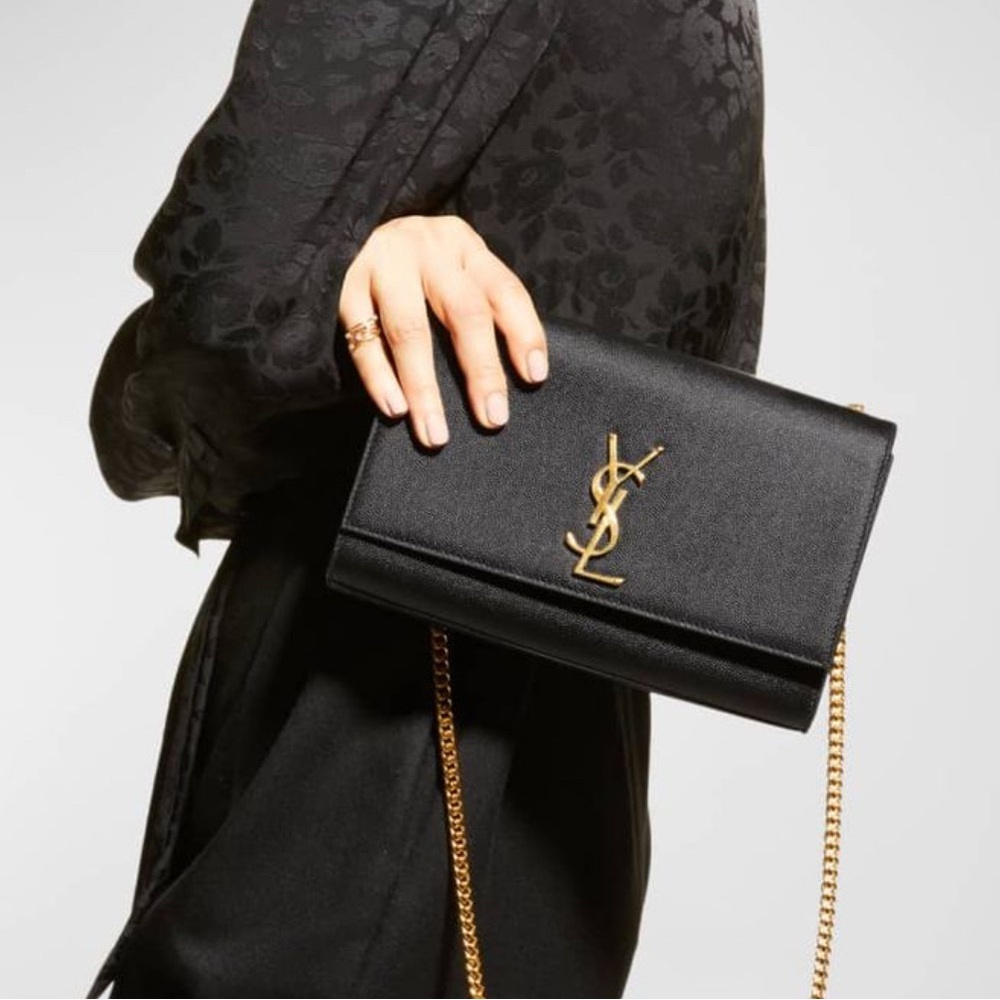 Saint Laurent: KATE MEDIUM IN GRAIN DE POUDRE
EMBOSSED LEATHER (Black & Gold)🖤